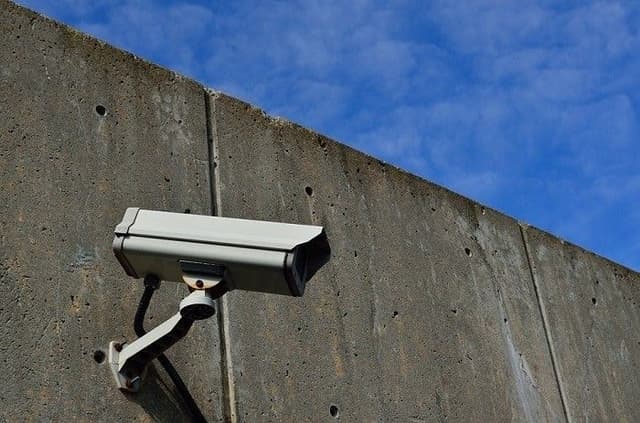 Essential Security Features for Your Vacation Let Investment